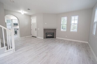 27008 San Ysidro Ave in Santa Clarita, CA - Building Photo - Building Photo