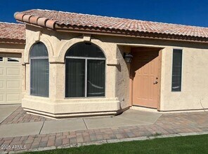 2221 E Union Hills Dr in Phoenix, AZ - Building Photo - Building Photo