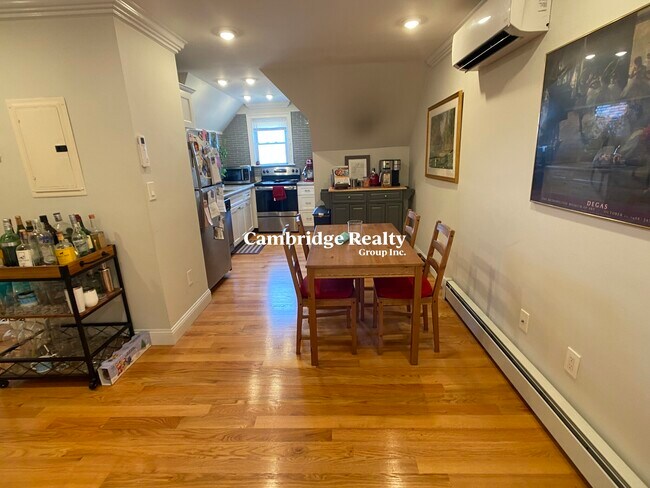 67 Temple St, Unit 3T in Somerville, MA - Building Photo - Building Photo