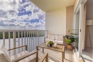 300 Bayview Dr, Unit 2114 in Sunny Isles Beach, FL - Building Photo