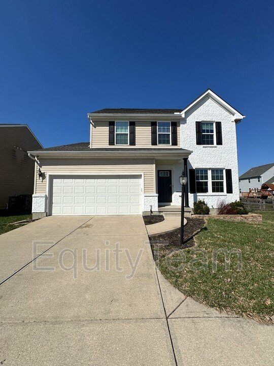 5527 Mt Zion Rd in Milford, OH - Building Photo