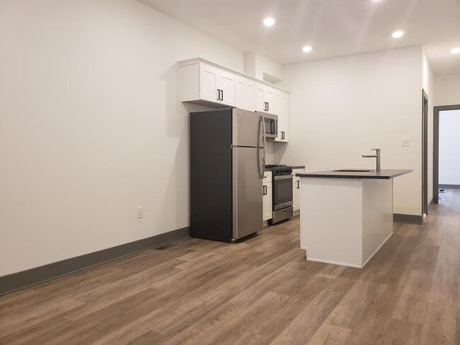 4840 Umbria St in Philadelphia, PA - Building Photo - Building Photo