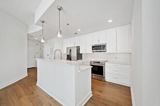 44 Peachtree Pl NW in Atlanta, GA - Foto de edificio - Building Photo