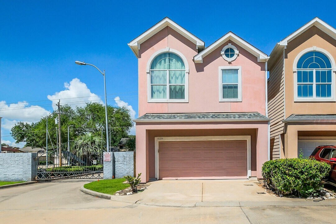 10334 Panther Point Dr in Houston, TX - Building Photo