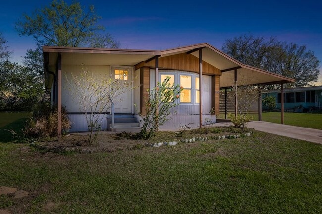 10034 Hamp Dr in Dade City, FL - Building Photo - Building Photo