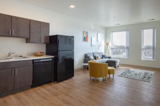 Kenosha Uptown Lofts in Kenosha, WI - Foto de edificio - Interior Photo