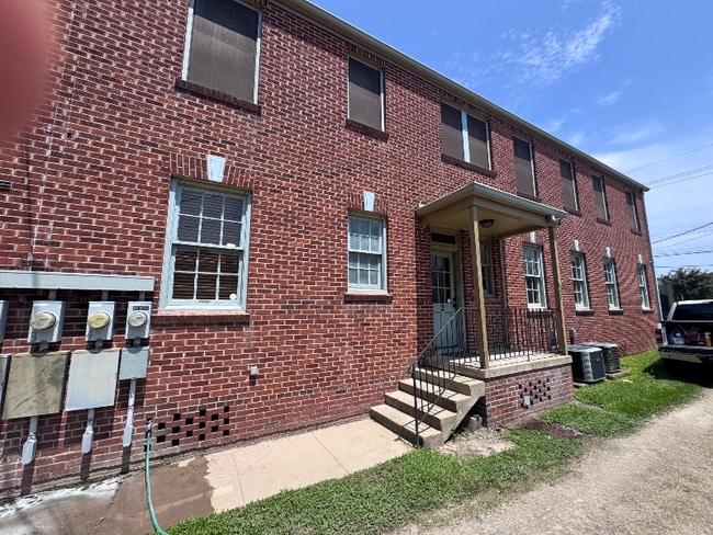 317 W University Ave, Unit 4 in Lafayette, LA - Building Photo - Building Photo