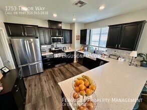 1753 Tudor Wy in Plumas Lake, CA - Building Photo - Building Photo