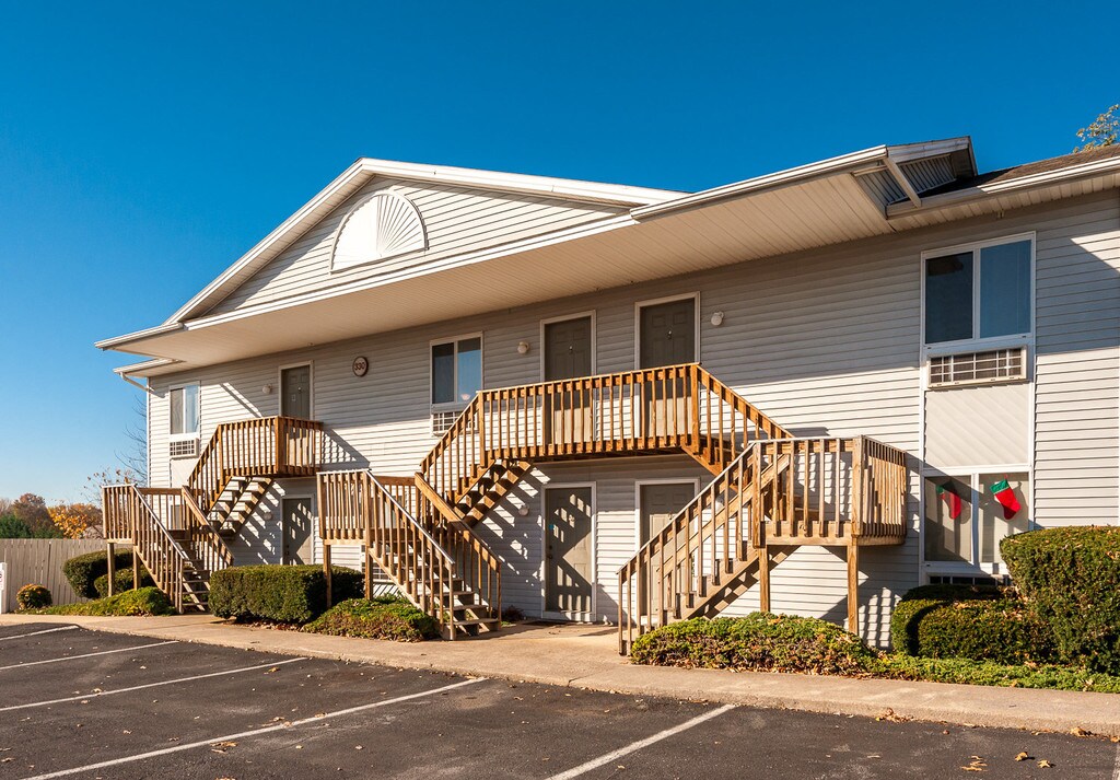 Longview Oaks Apartments in Harrisonburg, VA