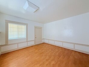 55 W 18th St in Merced, CA - Foto de edificio - Building Photo