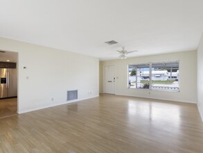 127 Leisureville Blvd in Boynton Beach, FL - Building Photo - Building Photo