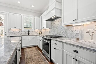 2106 Moores Mill Rd, Unit 204 in Auburn, AL - Foto de edificio - Building Photo