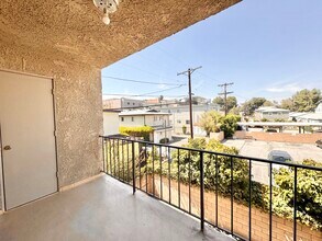 11941 Weddington St in Los Angeles, CA - Building Photo - Building Photo