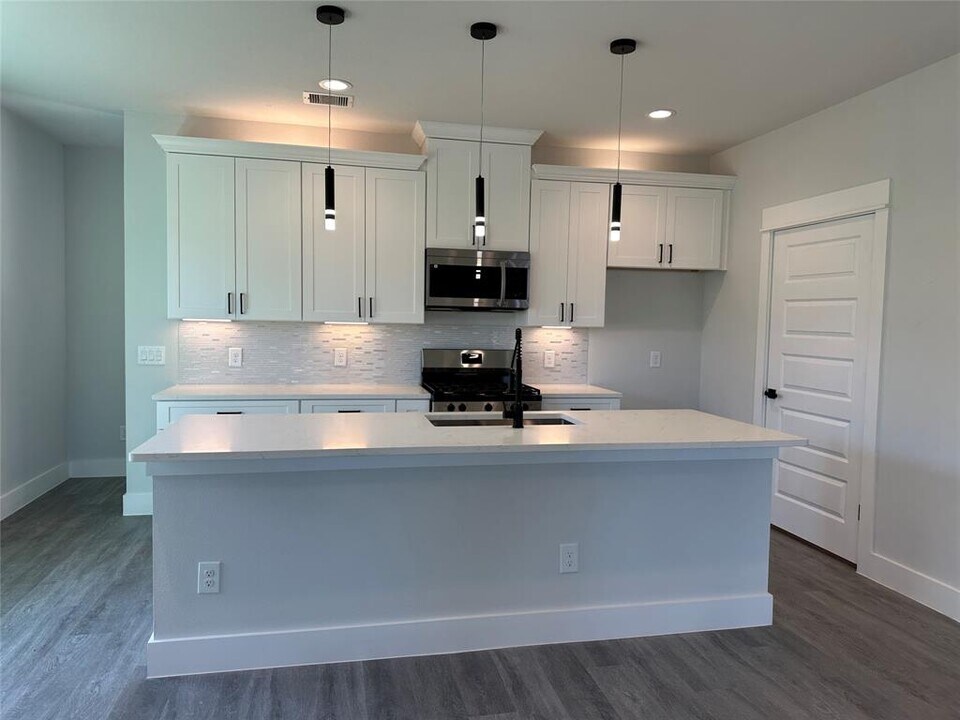 1353 Dewalt St in Houston, TX - Building Photo