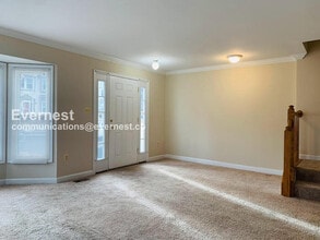 12132 Salemtown Dr in Woodbridge, VA - Foto de edificio - Building Photo