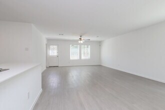 16002 Tallis Dr in Conroe, TX - Building Photo - Building Photo