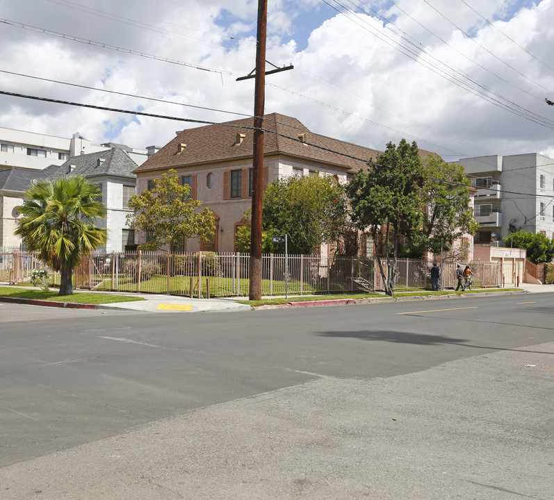 860 S Kenmore Ave in Los Angeles, CA - Building Photo