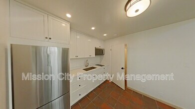 1016 E Canon Perdido St in Santa Barbara, CA - Building Photo - Building Photo