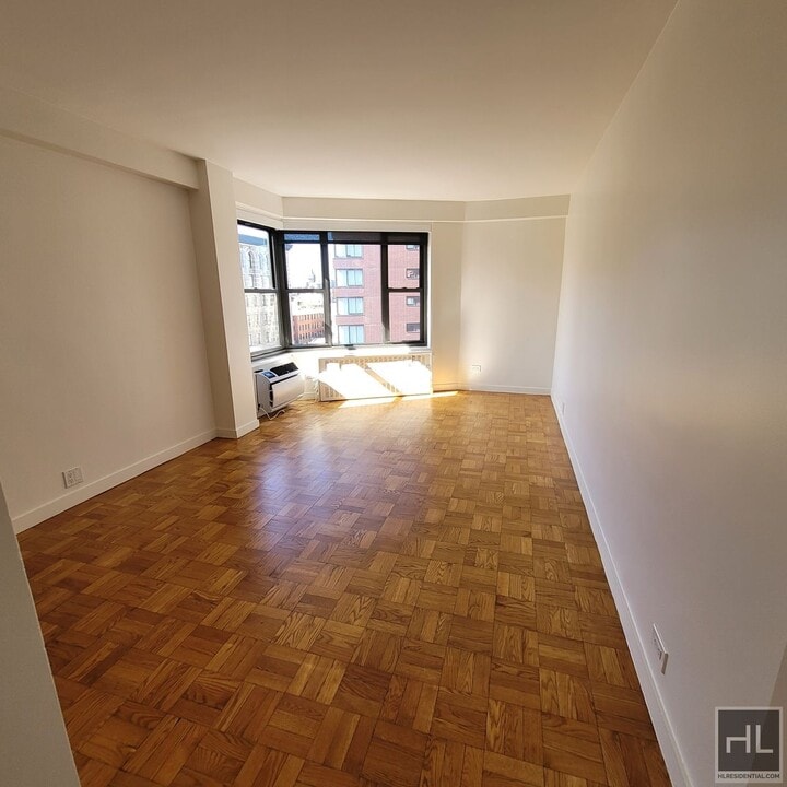 Fourth Avenue in New York, NY - Foto de edificio