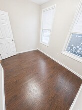 296 N Clinton St in East Orange, NJ - Foto de edificio - Building Photo