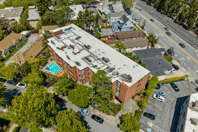 1210 Bellevue Ave in Burlingame, CA - Foto de edificio - Building Photo