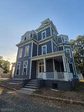 810 Old York Rd in Raritan, NJ - Building Photo - Building Photo