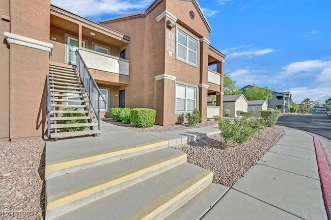 555 E Silverado Ranch Blvd in Las Vegas, NV - Building Photo - Building Photo