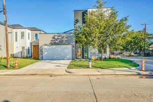 1703 Nomas St in Dallas, TX - Building Photo