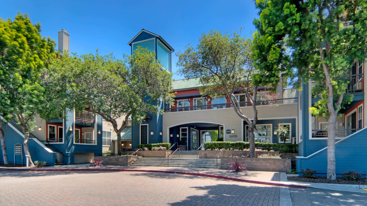 City Gate at Cupertino in Cupertino, CA - Foto de edificio