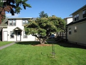 1922 Alabama St in Longview, WA - Foto de edificio - Building Photo