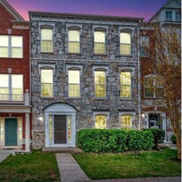 1002 Hoke Ln in Fredericksburg, VA - Building Photo