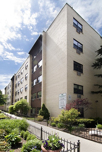 561 W Cornelia Ave, Unit #276