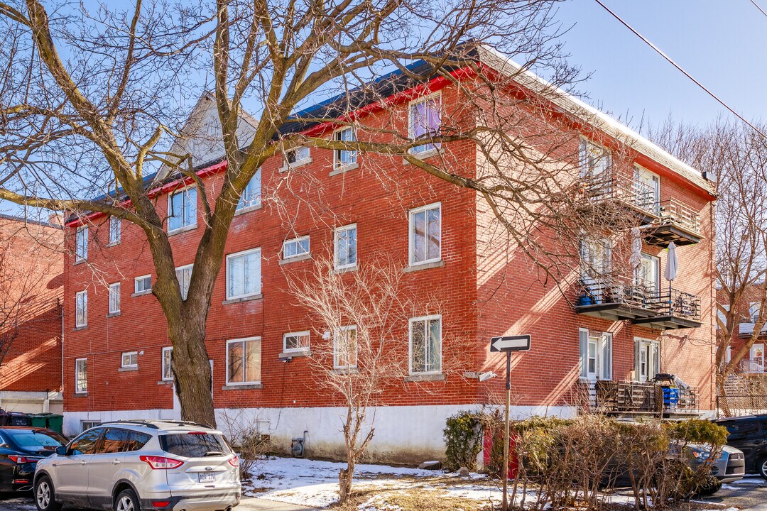 4590 Saint-Kévin Av in Montréal, QC - Building Photo