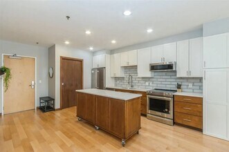 1303 5th St in Coralville, IA - Building Photo - Building Photo