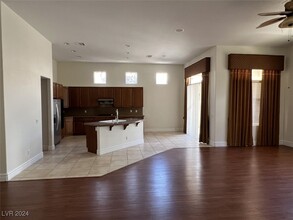 321 Angels Trace Ct in Las Vegas, NV - Building Photo - Building Photo