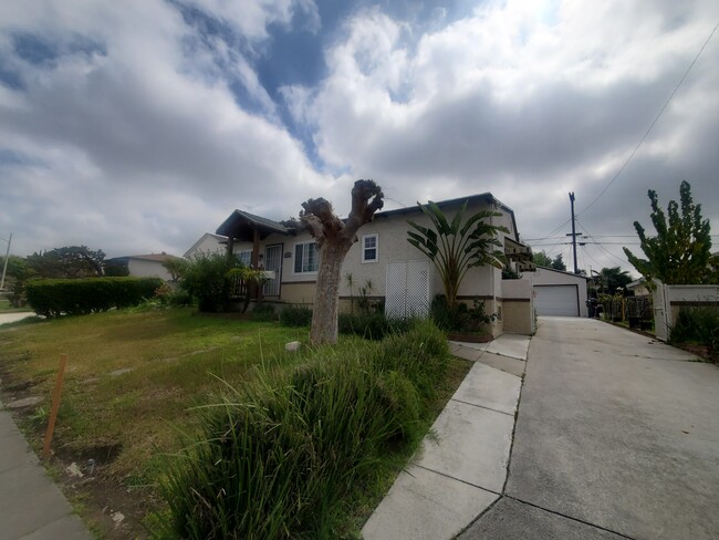 328 E Riggin St in Monterey Park, CA - Building Photo - Building Photo