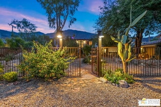 575 S Calle Ajo in Palm Springs, CA - Building Photo - Building Photo