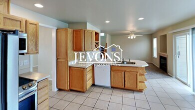 9305 W Chestnut Ave in Yakima, WA - Building Photo - Building Photo