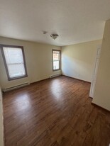 231 Mechanic St in Southbridge, MA - Building Photo