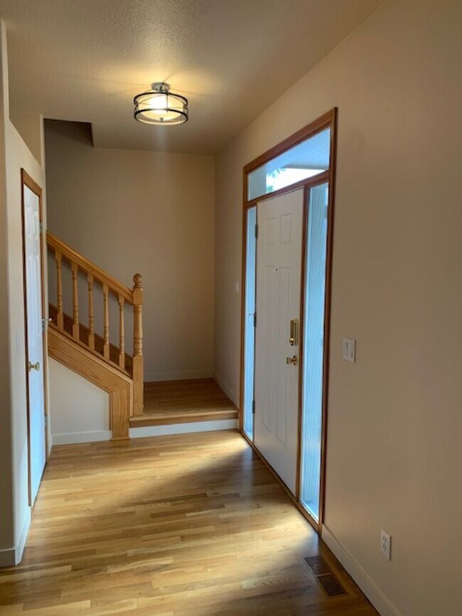 1608 SE 11th Ave in Canby, OR - Building Photo - Building Photo