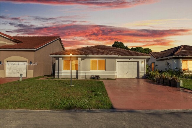 18501 NW 55th Ave in Miami Gardens, FL - Building Photo - Building Photo