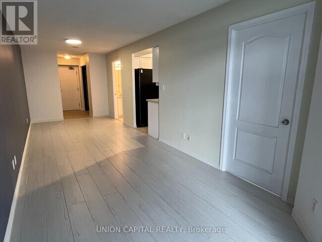 1 Rean Dr in Toronto, ON - Building Photo - Building Photo