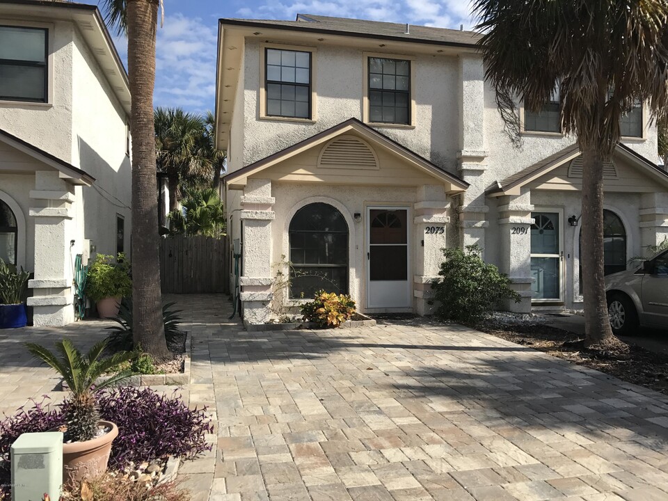 2075 Gail Ave in Jacksonville Beach, FL - Building Photo