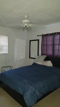 799 10th Ave in New Smyrna Beach, FL - Foto de edificio - Building Photo