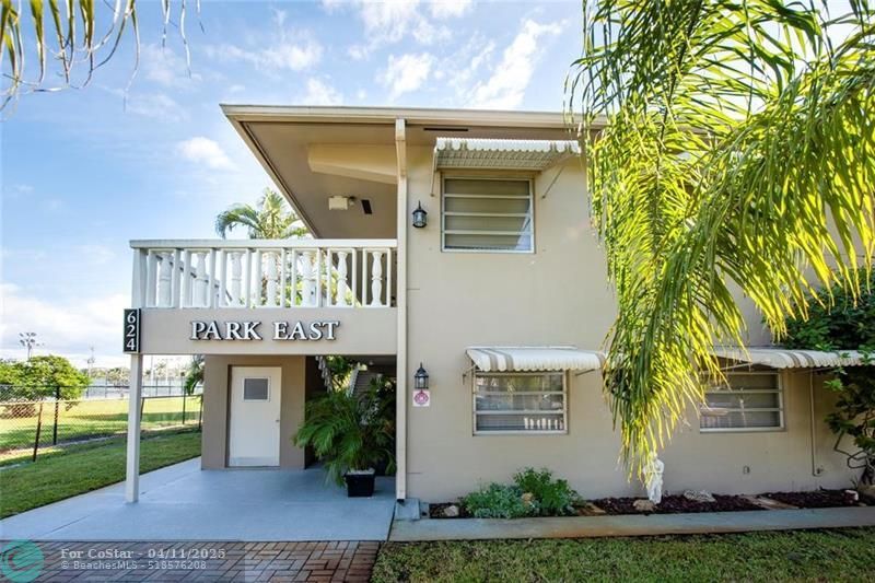 624 NE 10th Ave in Fort Lauderdale, FL - Foto de edificio