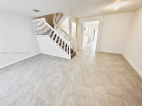 11423 West 33rd Ct in Hialeah, FL - Building Photo - Building Photo