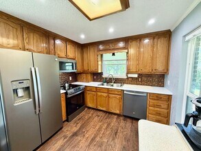 232 Crescent Dr in Hewitt, TX - Building Photo - Building Photo