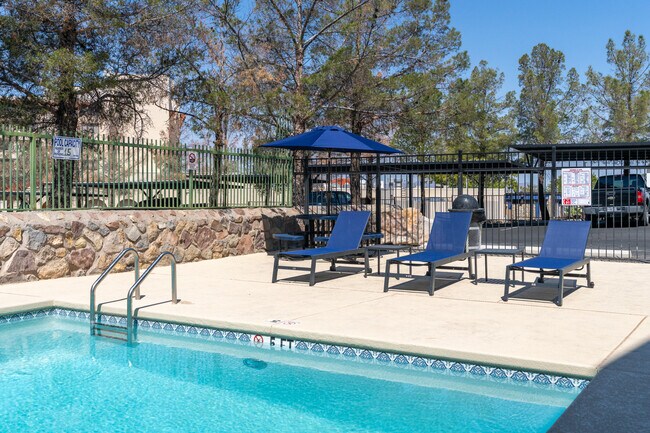 Alexis Apartments in Las Cruces, NM - Foto de edificio - Building Photo