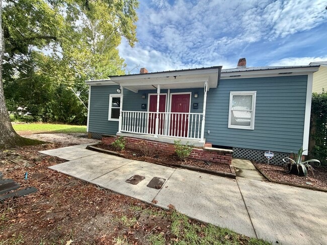 property at 610 E Duffy St