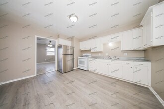 8801 S Fairview Dr in Oklahoma City, OK - Building Photo - Building Photo